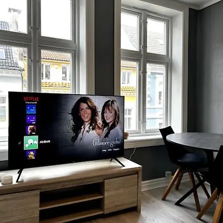 Pen Toppleilighet Midt I Sentrum